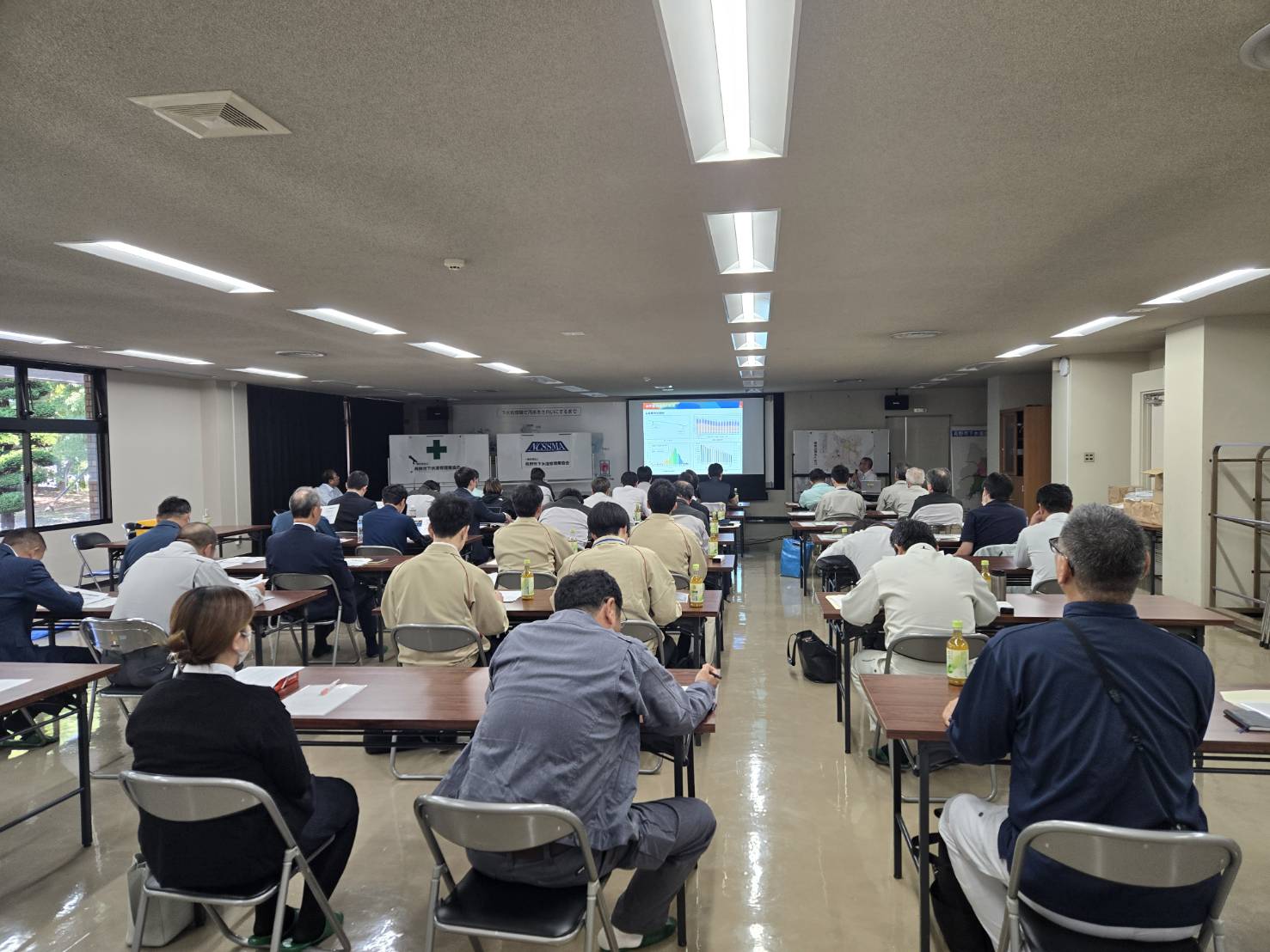 東部浄化センターで令和8年度勉強会の座学に参加する皆さま